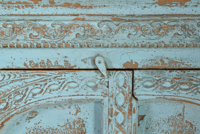 GINER Y COLOMER - Buffet 4 portes en bois de manguier vert d'eau vieilli, sculpté à la main, avec détails métal, 190x100x45 cm